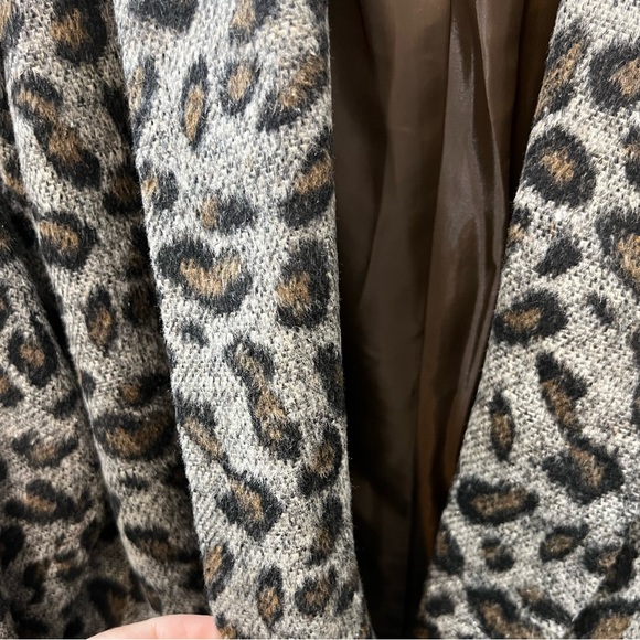 LOFT leopard print blazer. Size M - Picture 2 of 3